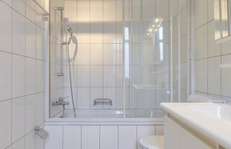 Badzimmer mit Badewanne